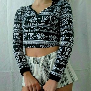 ❄️ Victoria's Secret PINK Black & White Snowflake V Neck Crop Top